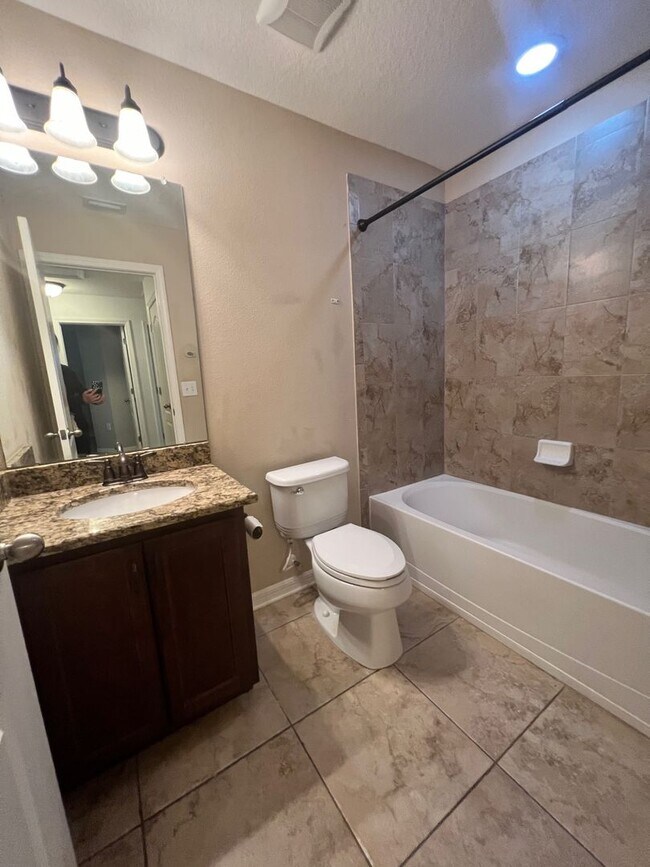 Building Photo - 4/3/2 HOME IN EDINA GARDEN OF EDEN