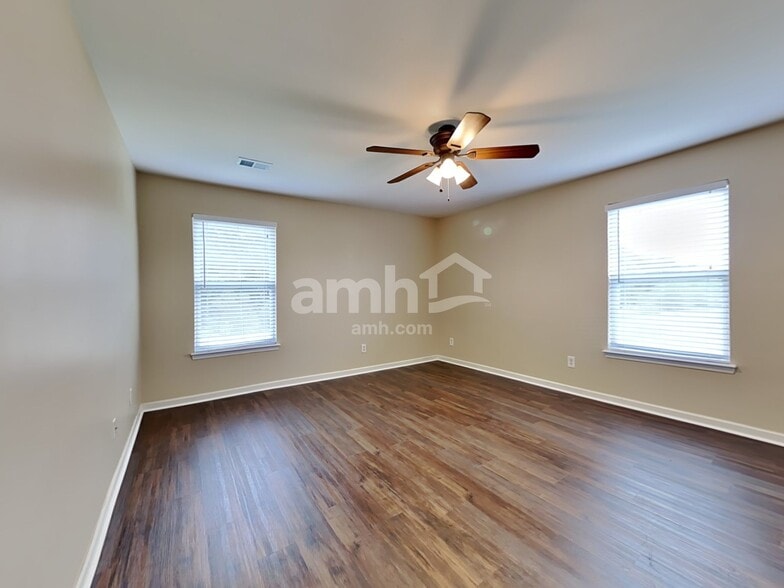 Building Photo - 211 Meadow Wood Rd
