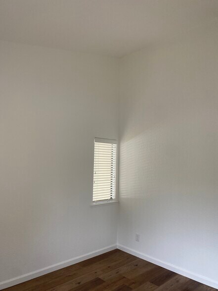 Building Photo - 1504 Woodlake Dr