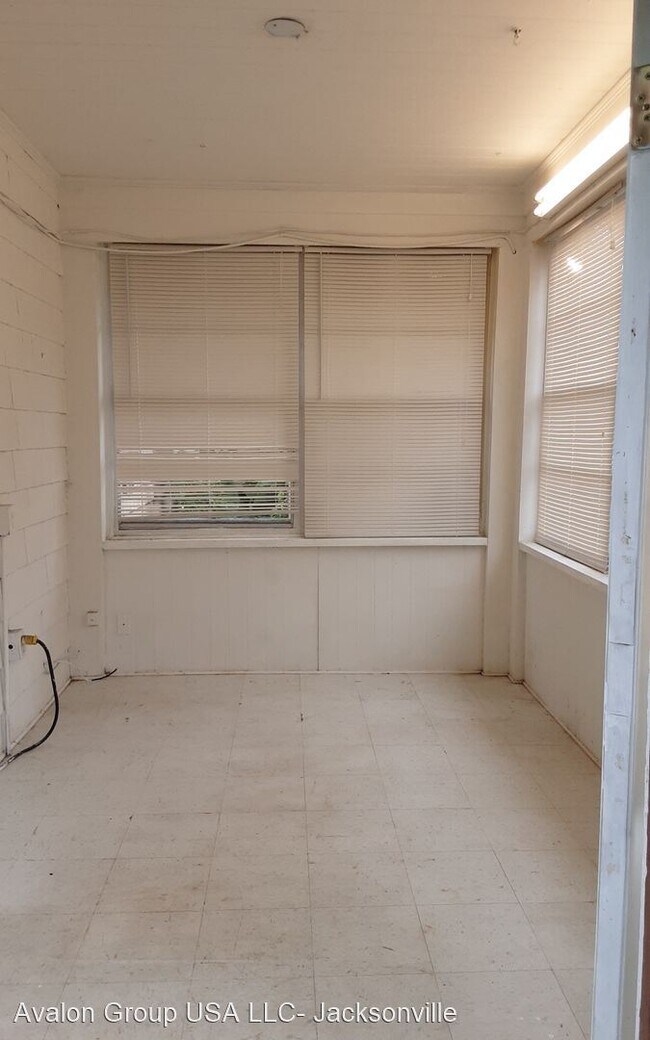 Building Photo - 2 br, 1 bath House - 8052 Hawthorne St