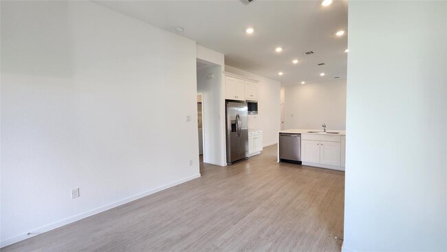 Building Photo - 6426 Seafoam Lake Dr