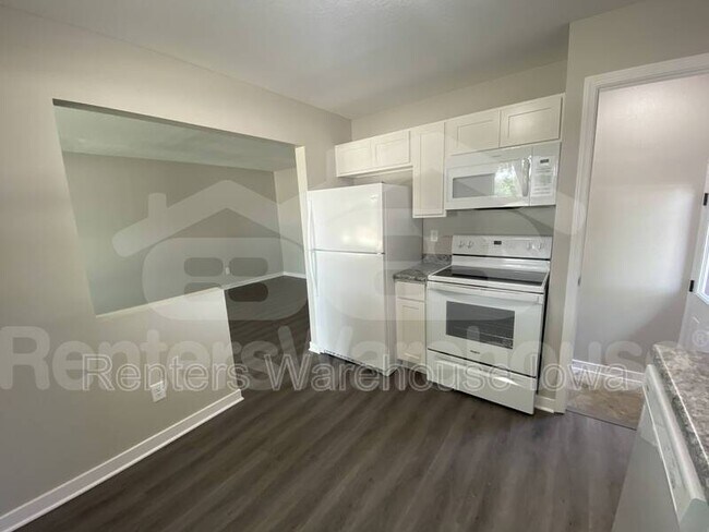 Building Photo - 507 9th St SE