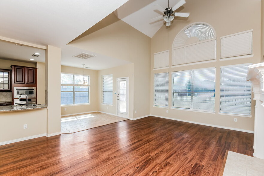 Building Photo - 12701 Campolina Way