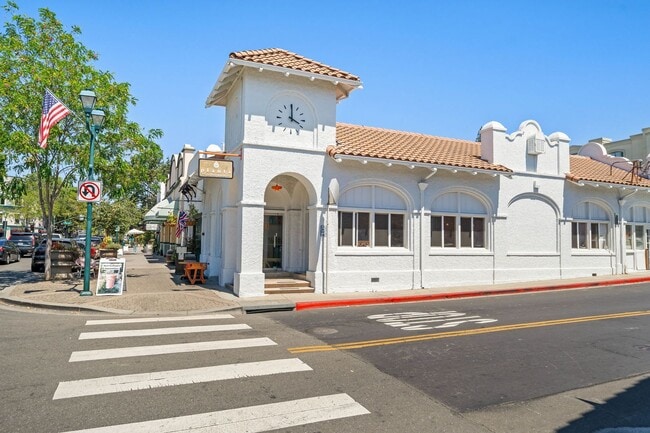 Building Photo - 3916 Promenade Way