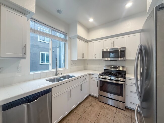 Building Photo - Great 2B/2.5BA Townhome in Escondido!