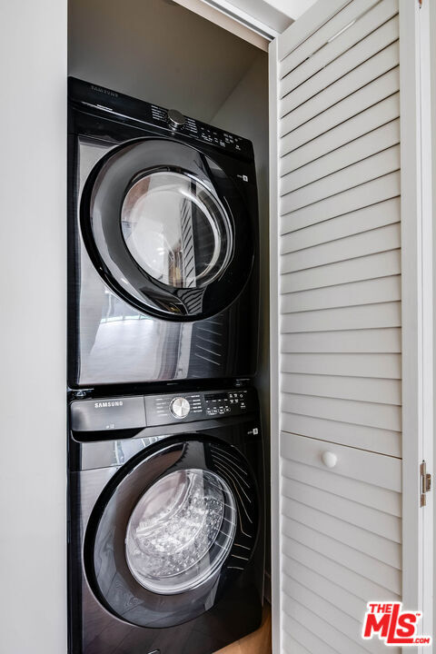 Building Photo - 749 N Niagara St