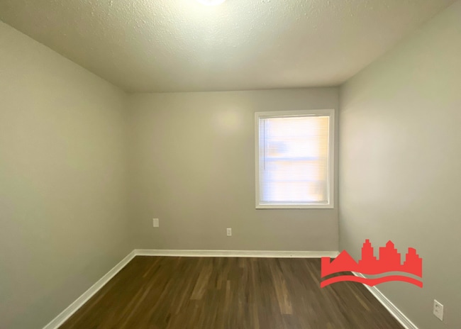 Building Photo - Welcome to 718 Northaven!