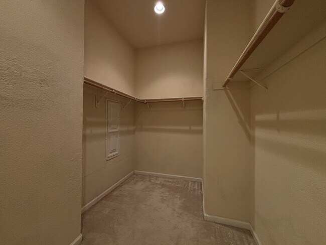 Building Photo - 5513 Goldseive Dr