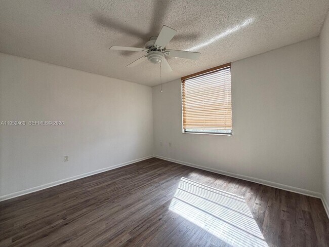 Building Photo - 1703 Whitehall Dr