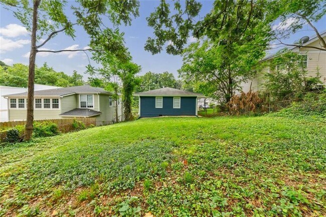 Building Photo - 1582 Lincoln Ave SE