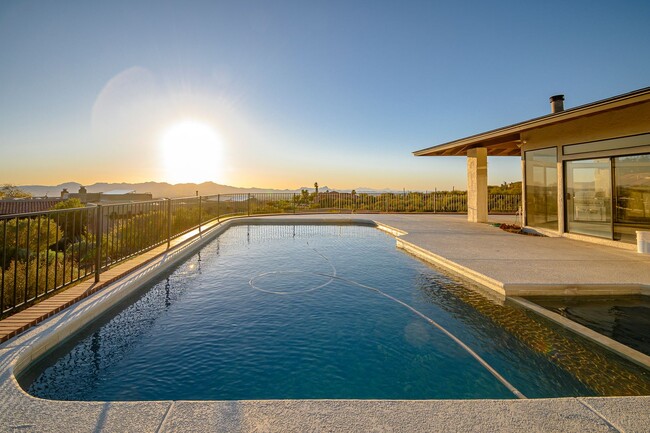 Building Photo - STUNNING HOME WITH BREATHTAKING VIEWS LOCA...