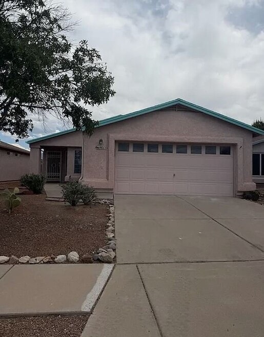 Building Photo - 4611 S Foxdale Dr