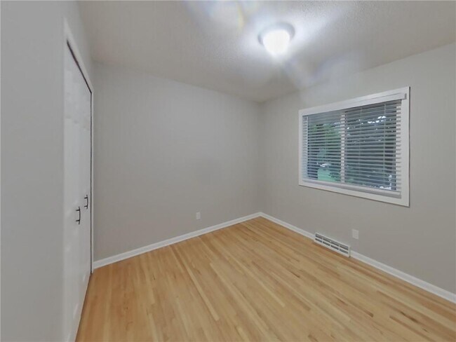 Building Photo - 6421 Limerick Dr