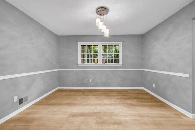 Building Photo - 4260 Bonaparte Dr