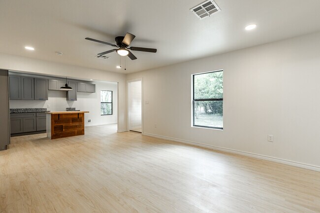 Building Photo - 207 Joel Hooper Dr