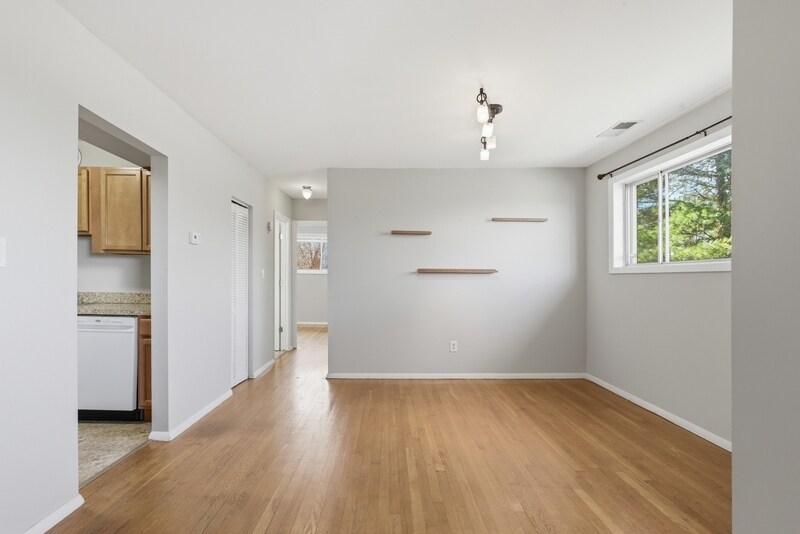 Building Photo - 521 Epsom Rd