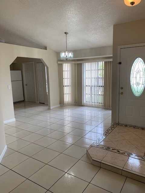 Building Photo - 843 Franconville Ct