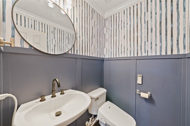 Building Photo - 1515 Hyde Park Blvd