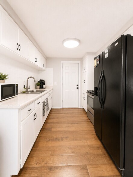 Building Photo - 7924 Halsey Dr