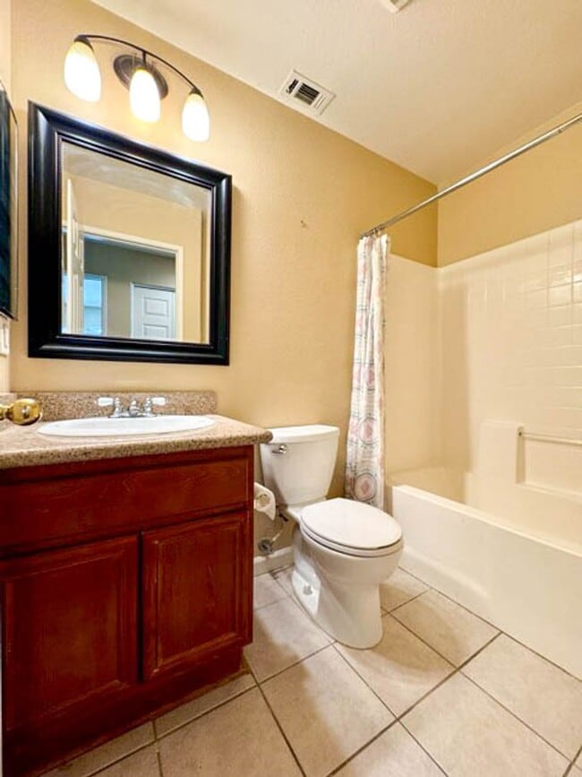 Building Photo - Move-in special! Move in by 12/25 and receive $300 off the first month’s rent! 2 bedroom Condo av...