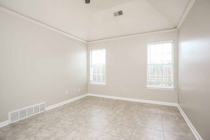 Building Photo - 10078 Cross Valley Dr