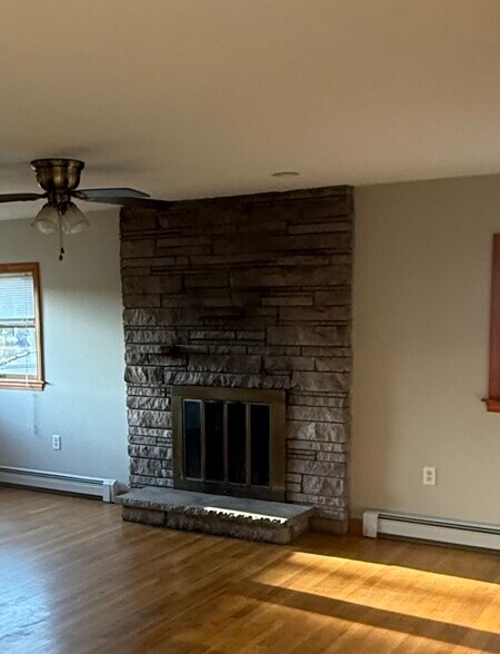 Fire place - 41 Lakeview Pl
