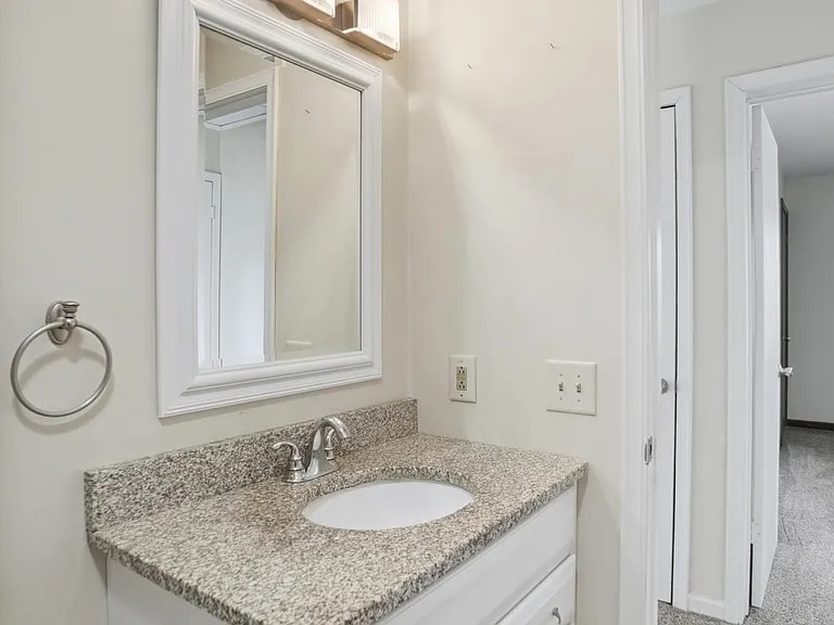 Building Photo - 711 Hart Ave