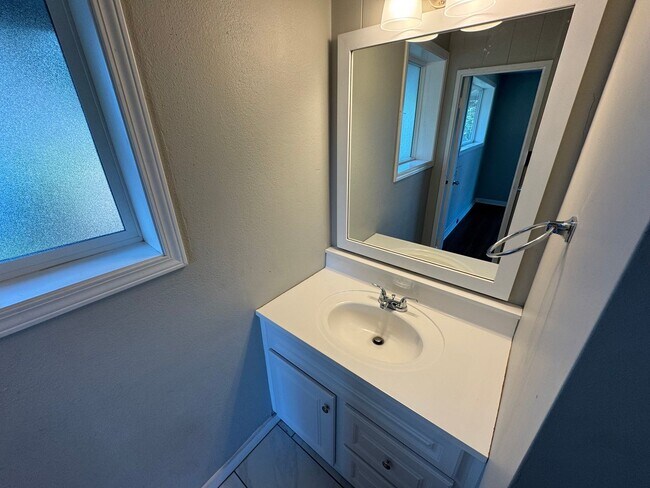 Building Photo - Newly Remodeled Lahaina Main House