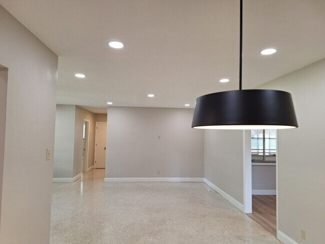 Building Photo - 6826 Dorchester Dr NW