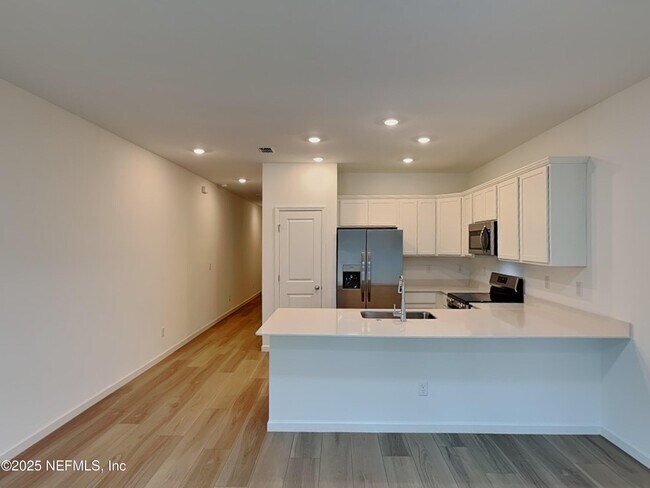 Building Photo - 586 Holly Lks Dr
