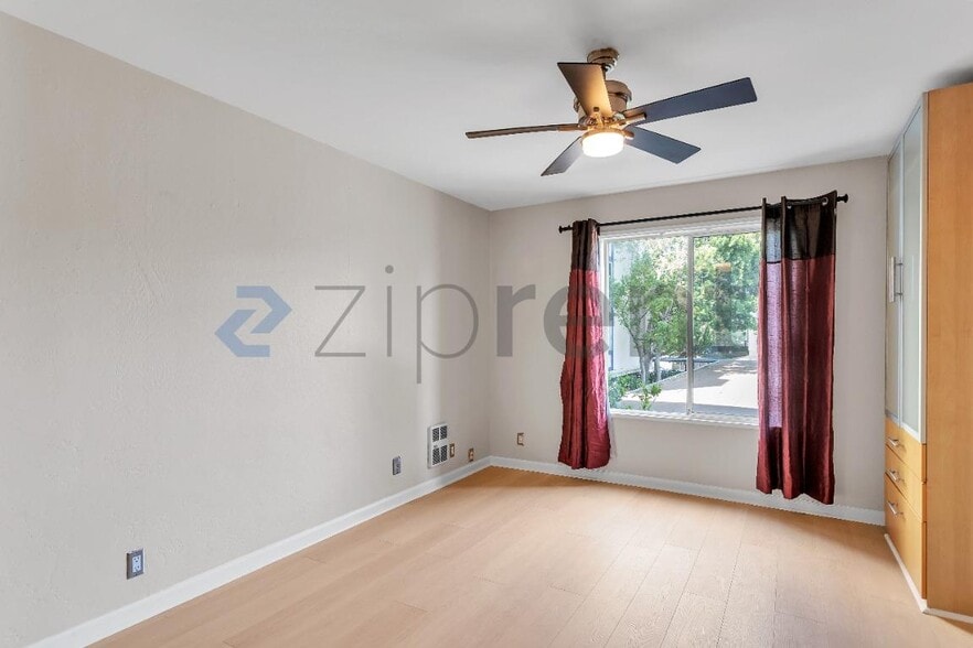 Building Photo - 955 Shorepoint Ct