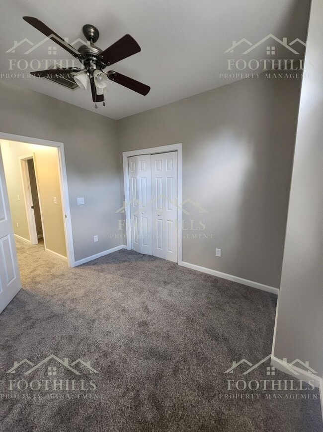 Building Photo - 6 Robert de Brus Cir