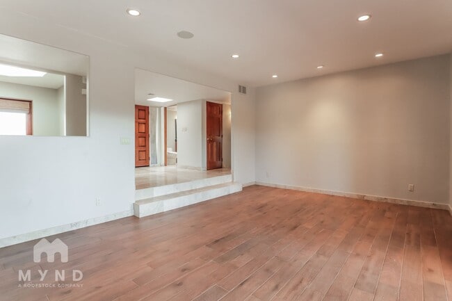 Building Photo - 5727 N PSO Ventoso