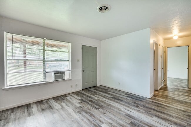Building Photo - Charming Irving Home with Fenced Backyard & Pet-Friendly Living