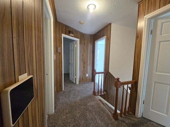 Building Photo - Is It Durham or Chapel Hill? Amazing Location!