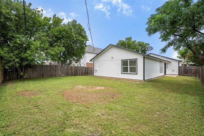 Building Photo - 613 Broken Bow Dr