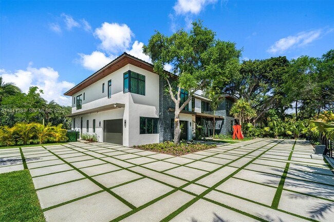 Building Photo - 12500 SW 64th Ave