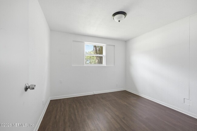Building Photo - 5134 Moncrief Rd W