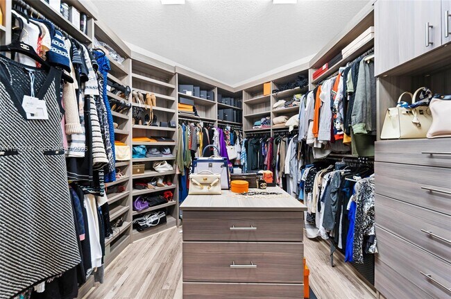 Building Photo - 16849 Pierre Cir