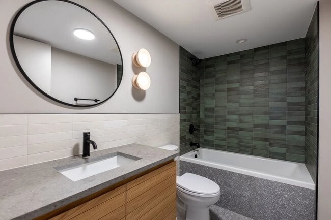 Building Photo - 2228 N Kedzie Blvd