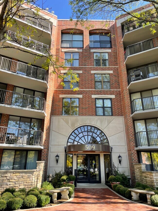 Primary Photo - 509 Aurora Ave