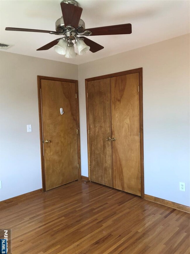 Building Photo - 504 2nd