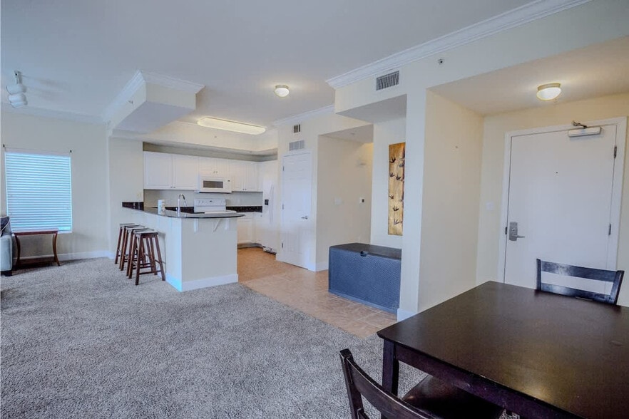 Building Photo - 16819 Front Beach Rd