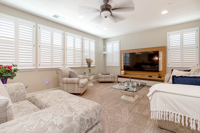 Building Photo - 582 Pasture Ave