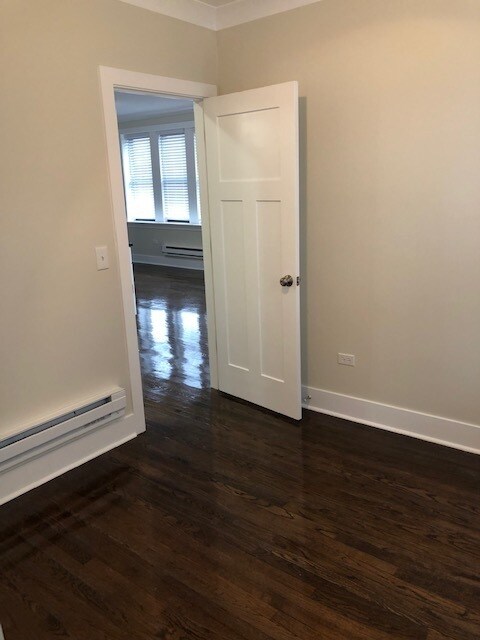 Building Photo - 839 W Cornelia Ave