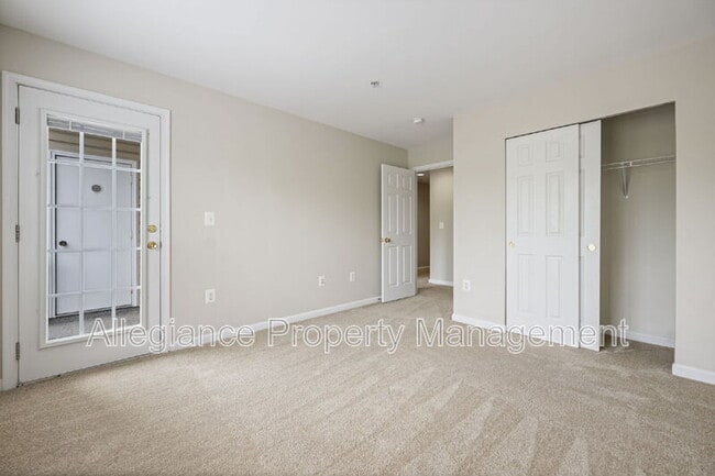 Building Photo - 15555 John Diskin Cir