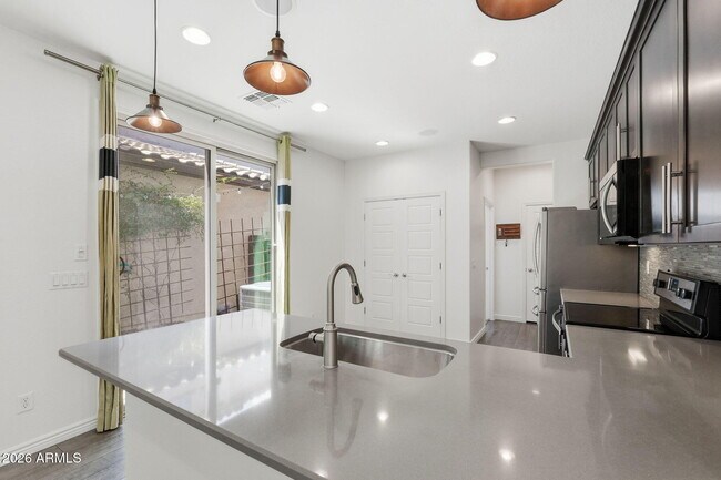 Building Photo - 464 N Ranger Trail