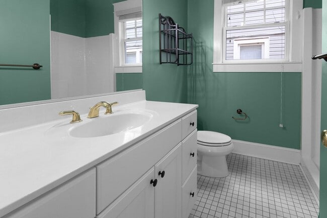 Building Photo - 2 Bed 2 Bath Home for Rent in Portsmouth