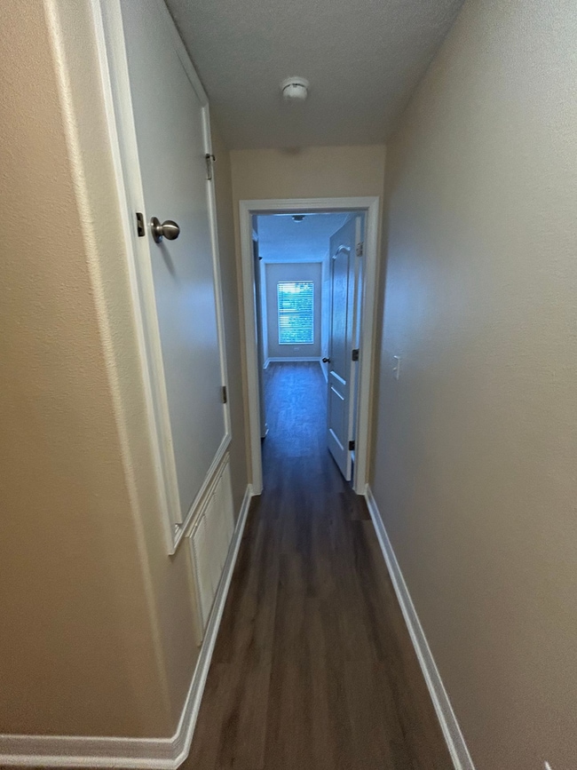 Building Photo - Townhome on Northside of Lakeland