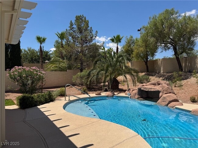Building Photo - 2113 Desert Pines St